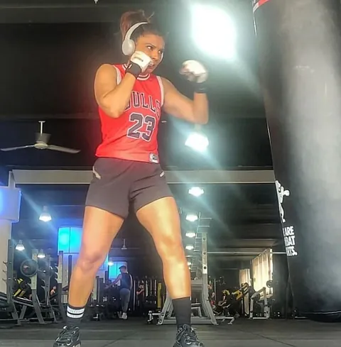 Ana Giménez GipsyTrainer mujer haciendo ejercicio